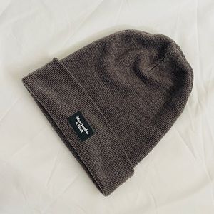 Abercrombie gray beanie. ( No tags ) .
Great condition.
Bin A